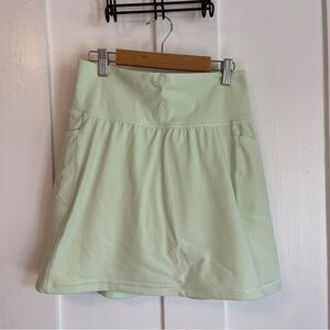 Athleta women’s Salutation Stash Pocket 16.5” Skort. Size Small. Mint green.